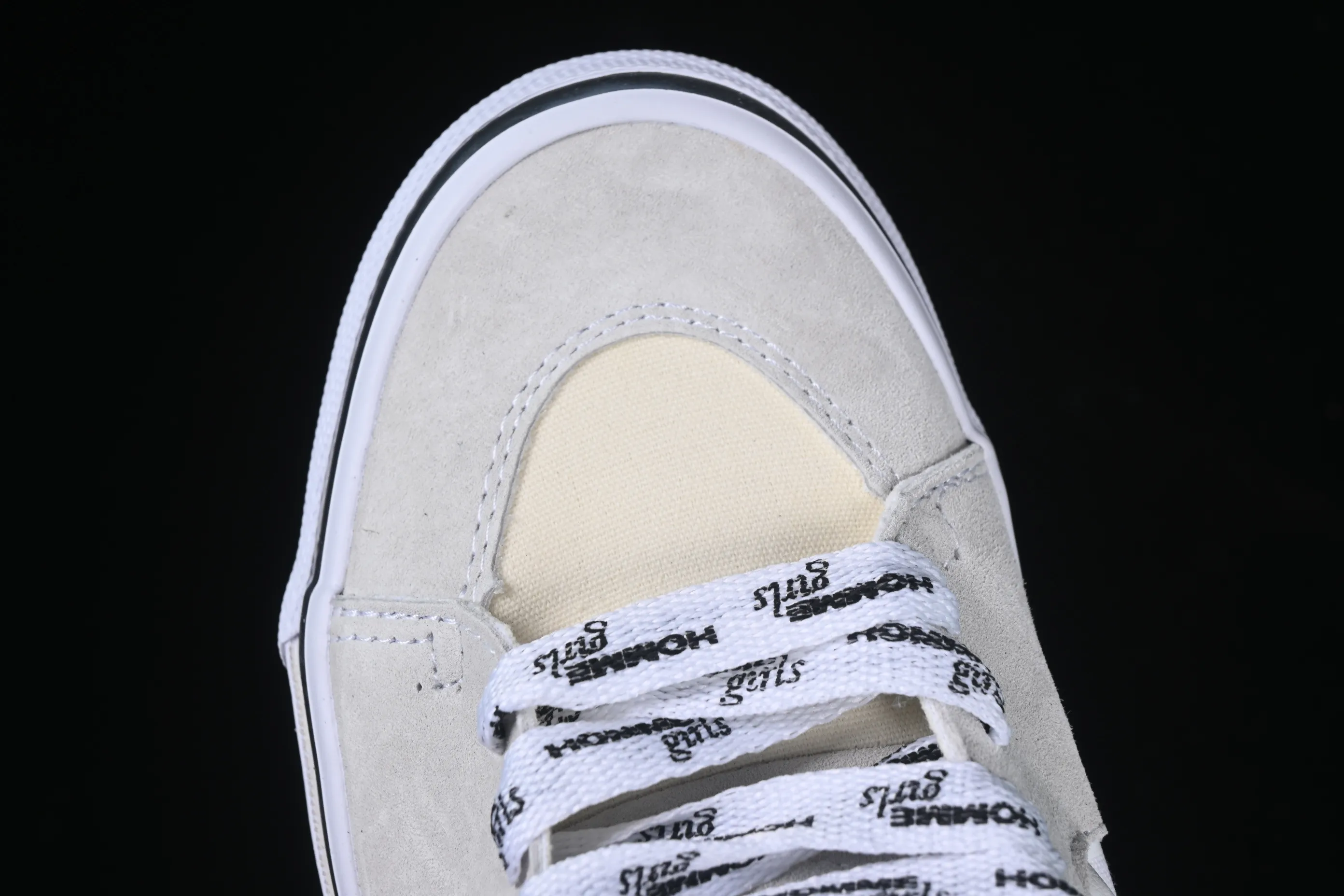 All categories Vans Vans series Vans Mid Vans China HommeGirls x Vans Sk8-Mid fashionable and versatile mid-top casual vulcanized sneakers VN000NBN2VZ